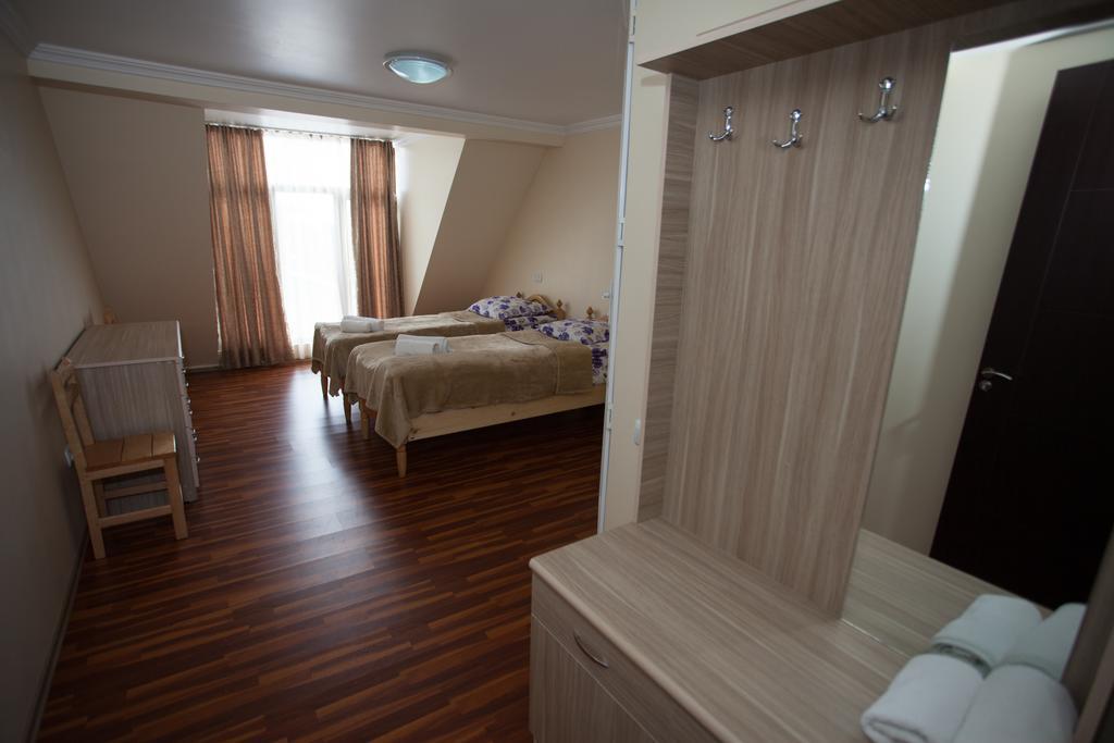Mestiatour Guest House Zimmer foto